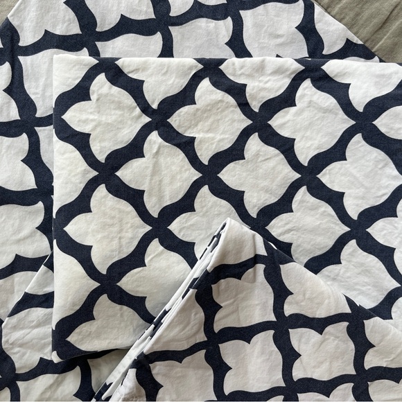Set of 4 (2 Standard 2 King) Pottery Barn Navy and White Pillowcases Cotton